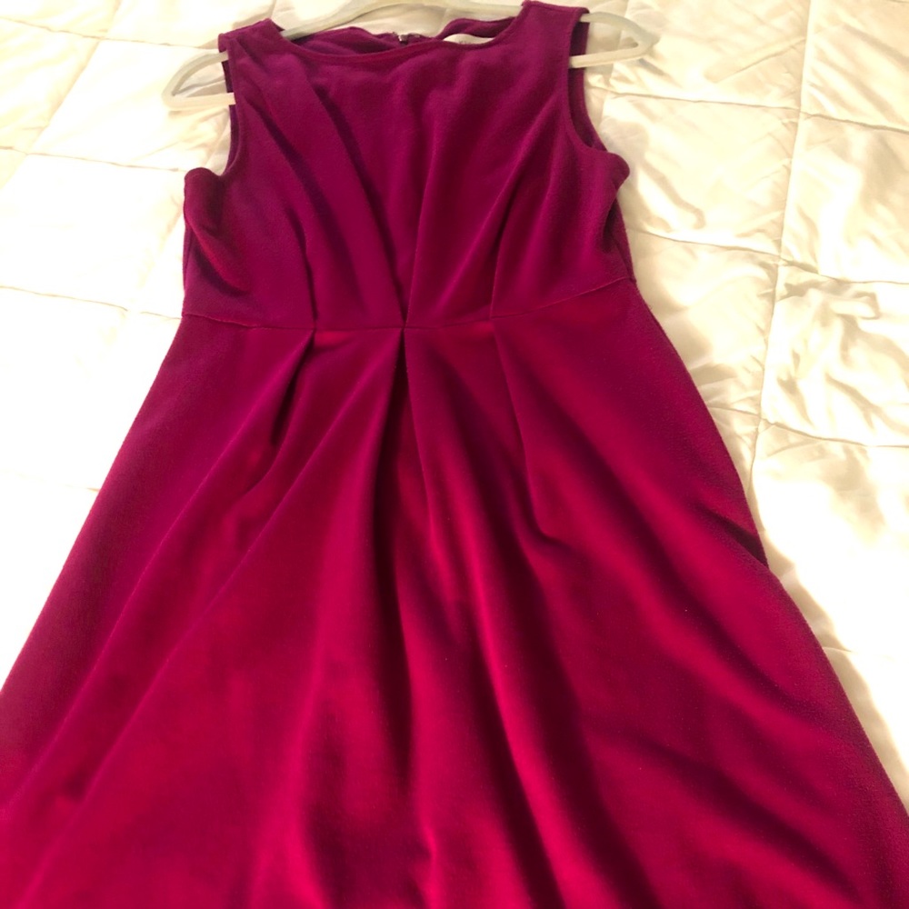 A-line sleveless dress, zipper-back